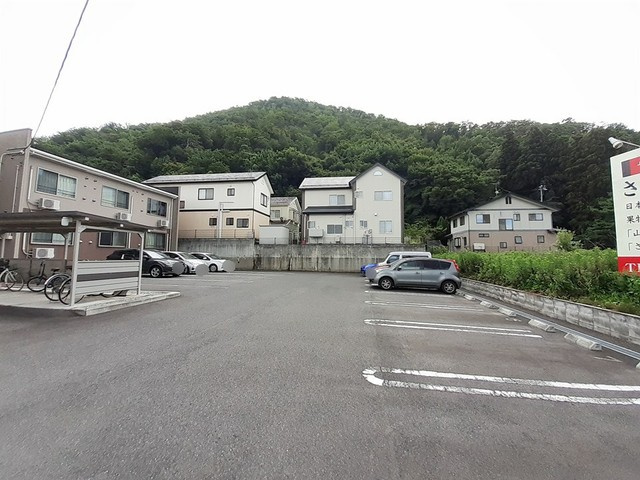 メゾン早坂２番館の駐車場|駐車場