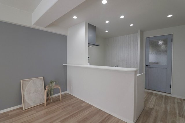 日商岩井野江マンションのその他|◆キッチンはリビングダイニングを見渡せる対面式キッチン。家事が捗るように動線を意識した間取りです。
