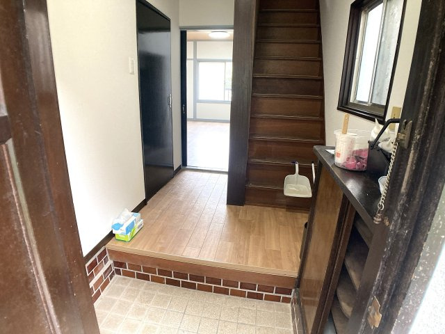 鈴蘭台南町7丁目貸家の玄関|玄関にはシューズBOXも有ります