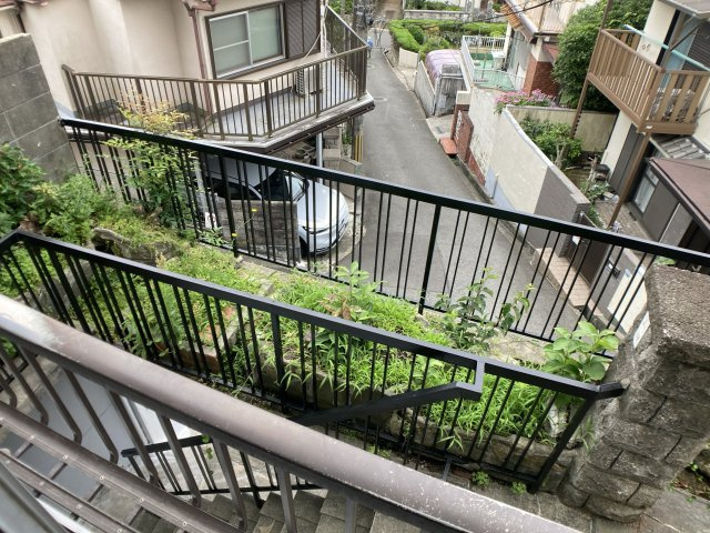 鈴蘭台南町7丁目貸家の庭|小さな花壇スペース有ります