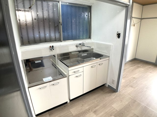 鈴蘭台南町7丁目貸家のキッチン|コンロを設置可能な広めのキッチン
