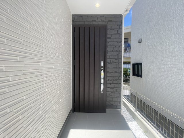 豊見城市金良Ⅲ（全10棟）D号棟の玄関|D号棟　スマートキー付き♪