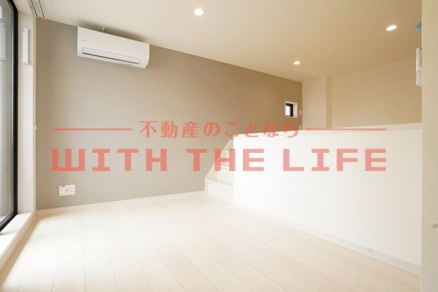 ADC津福セレーノ【キャッシュバック対象物件】の居間・リビング|こちらのリビングで趣味の時間をお楽しみください