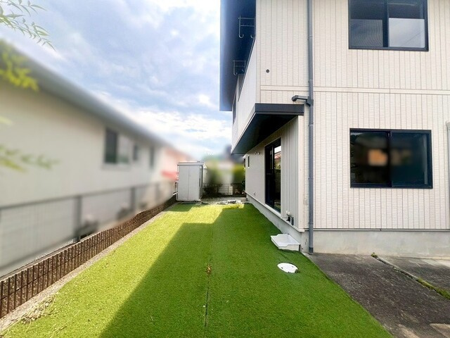 「広々12帖の主寝室」高知市春野町南ヶ丘7丁目　中古一戸建ての庭|お子様の遊び場や家庭菜園も楽しめる、緑が心地よいお庭スペース♪