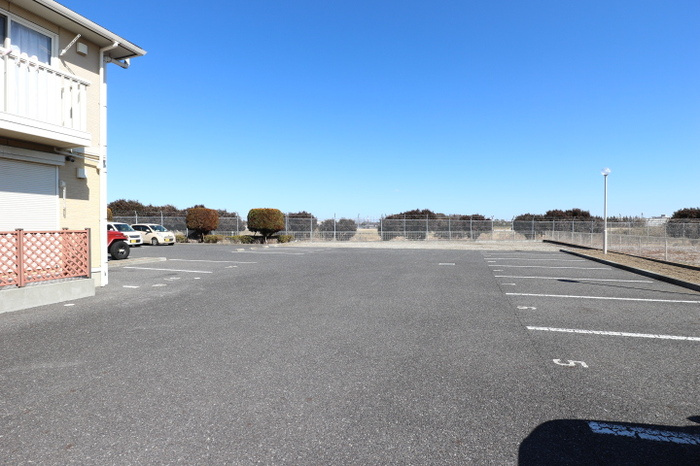 クレエ　Ｂ棟の駐車場