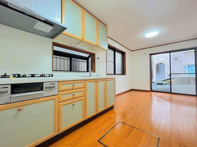 【キッチン】 | ふじみ野市西鶴ケ岡2丁目　中古一戸建住宅　(ふじみ野店) | 水回りが1階にまとまっている為、家事効率も良好。
