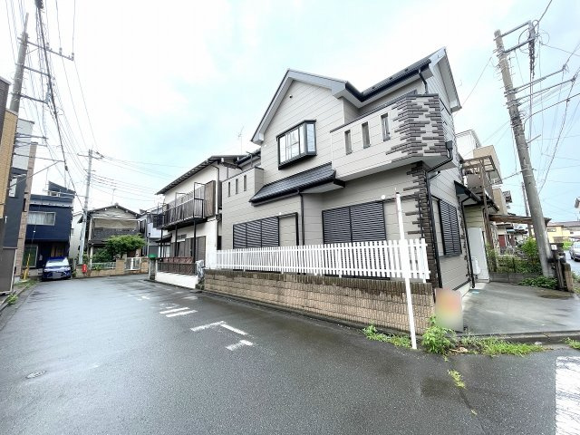 【前面道路含む現地写真】 | 川越市木野目　中古一戸建住宅　(ふじみ野店) | 小学校徒歩4分、コンビニ徒歩10分！
緑豊かな落ち着いた雰囲気の環境です。
