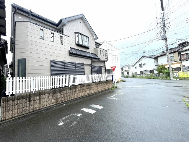 【前面道路含む現地写真】 | 川越市木野目　中古一戸建住宅　(ふじみ野店) | 周辺環境も併せてご案内いたします。是非ご連絡ください！