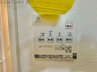 暖房機能があるため、冬場でも温かい浴室で入浴でき、乾燥機能があるため、水気を素早く取り除けます。また、換気機能があるため、湿気を素早く排出してカビや雑菌の発生を防ぐことができます。