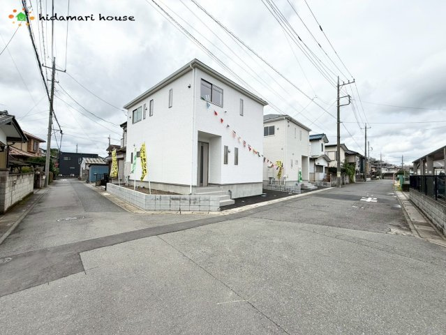伊奈町本町第3　新築戸建　クレイドル02の前面道路含む現地写真