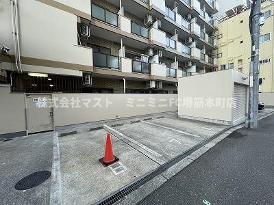 ノルデンハイム天神橋の駐車場