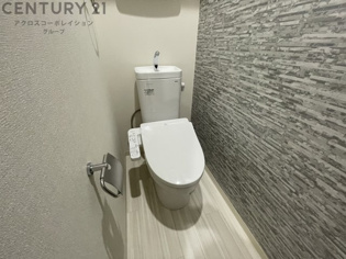 温水洗浄便座付きのトイレです♪