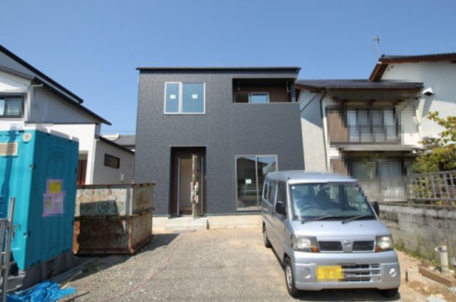 香南市野市町みどり野　新築戸建　⑤の外観|土地面積　131.30㎡（約39.71坪）　建物面積　103.02㎡（約31.16坪）