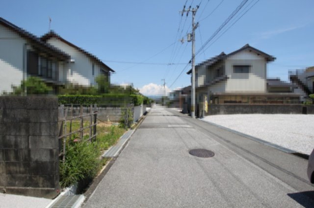香南市野市町みどり野　新築戸建　⑤の前面道路含む現地写真|南側　公道　6.0ｍ　接面　8.2ｍ