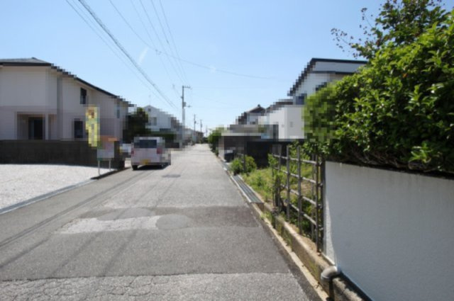 香南市野市町みどり野　新築戸建　⑤の前面道路含む現地写真|南側　公道　6.0ｍ　接面　8.2ｍ