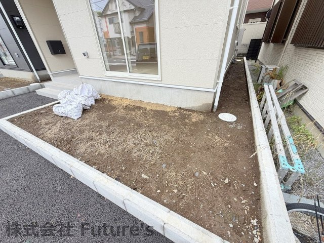 三郷市早稲田2丁目　新築戸建　全3棟　3号棟の庭|ガーデニングも楽しめるちょっとしたお庭が付いた邸宅です