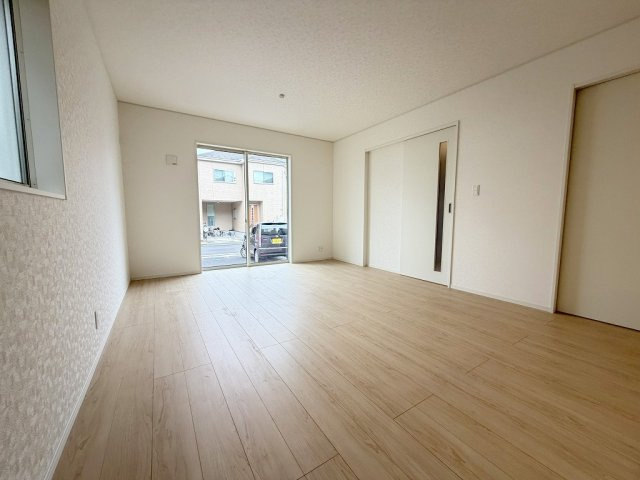 三郷市早稲田2丁目　新築戸建　全3棟　3号棟の居間・リビング|家族団らんで過ごすリビングは16帖の広さを確保
