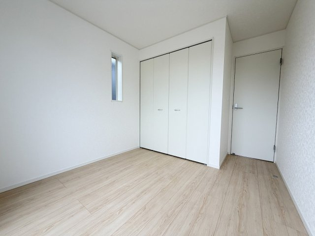 三郷市早稲田2丁目　新築戸建　全3棟　3号棟の洋室|クローゼット完備の洋室5帖