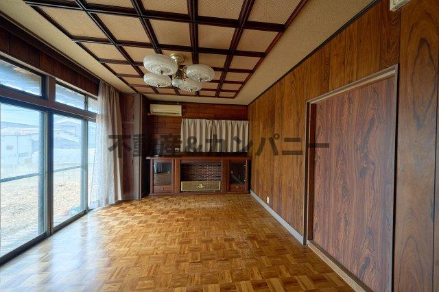 伊予市下三谷の中古のおうち　伊予市下三谷中古戸建の洋室|きれいな洋室です