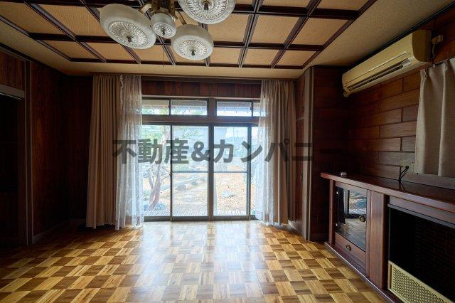 伊予市下三谷の中古のおうち　伊予市下三谷中古戸建の洋室|洋室です