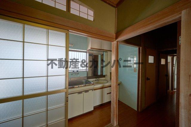伊予市下三谷の中古のおうち　伊予市下三谷中古戸建のキッチン|きれいなキッチンです