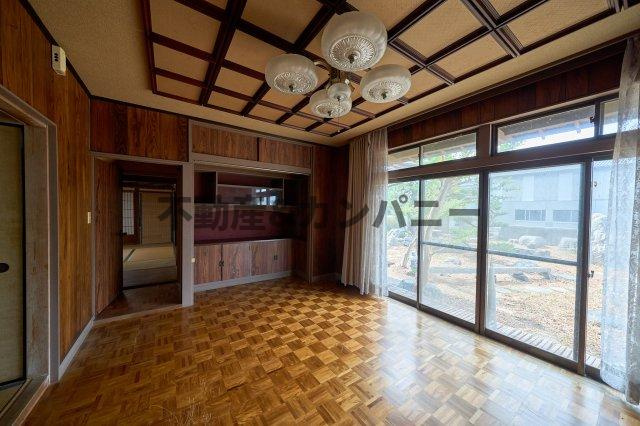 伊予市下三谷の中古のおうち　伊予市下三谷中古戸建の洋室|スタンダードな洋室です