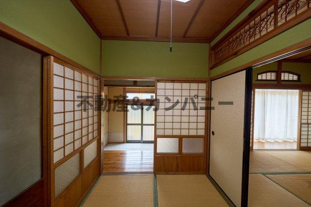 伊予市下三谷の中古のおうち　伊予市下三谷中古戸建の和室|和室です
