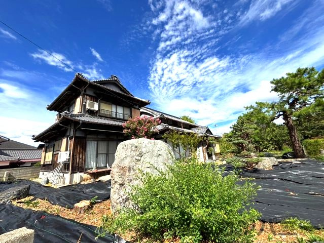 伊予市下三谷の中古のおうち　伊予市下三谷中古戸建の外観|建物外観を気になさる方へ、見た目の良い物件です