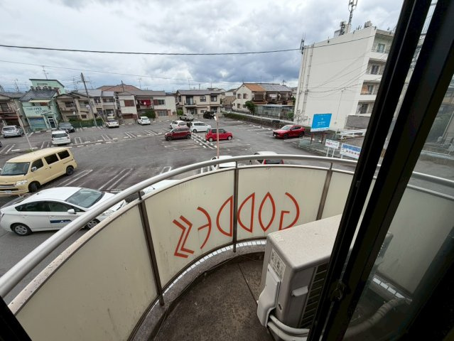 城陽市久世里ノ西　店舗付住宅のバルコニー|2階住居部分