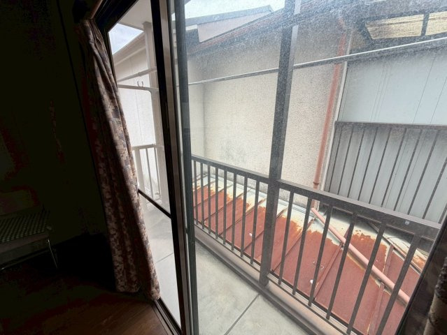 城陽市久世里ノ西　店舗付住宅のバルコニー|2階住居部分