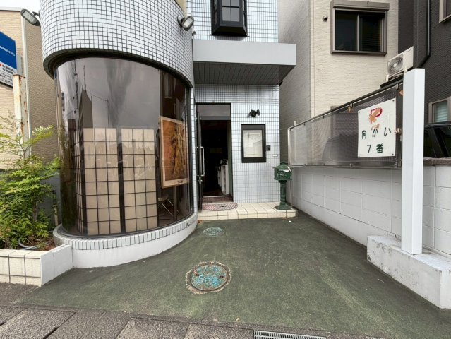 城陽市久世里ノ西　店舗付住宅のエントランス
