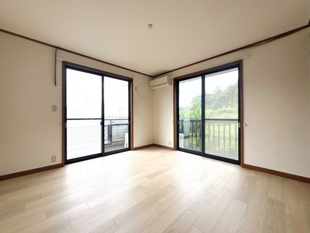 【洋室】 | ◆青葉区荏子田1丁目　中古戸建◆ | ◆気持ちの良い風が室内へ入り込む居室。家具を配置しても広々ご利用いただけます！！