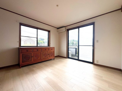 【洋室】 | ◆青葉区荏子田1丁目　中古戸建◆ | ◆子どものスタディ空間として、あるいは書斎やホビールームとして生活スタイルに合わせて使えるプライベートルーム。居心地のいい落ち着いたインテリアが似合います。