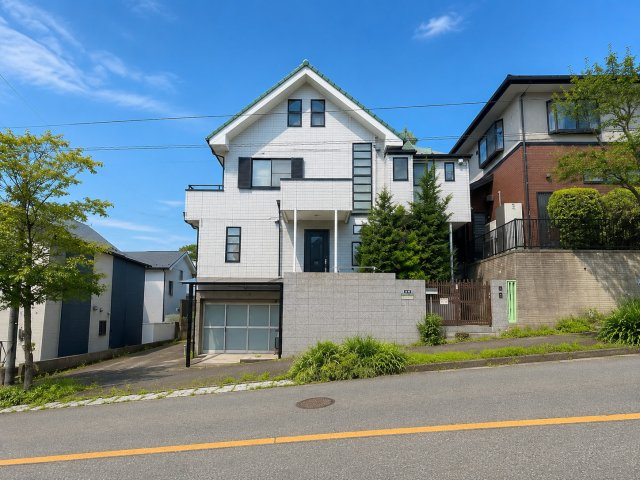 【外観パース】 | ◆青葉区荏子田1丁目　中古戸建◆ | ◆一戸建てを中心とした街並みが整然と続き、周辺は高い建物が建っていないので、緑の多い閑静な趣を感じる環境です。街並みや周辺環境も重要なポイントです！！