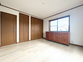 【洋室】 | ◆青葉区荏子田1丁目　中古戸建◆ | ◆感性を育むプライベートルームはシンプルでスマートな空間。好みの空間で読書をしたり、音楽を聞いたりと一人の時間も充実したものにできます。