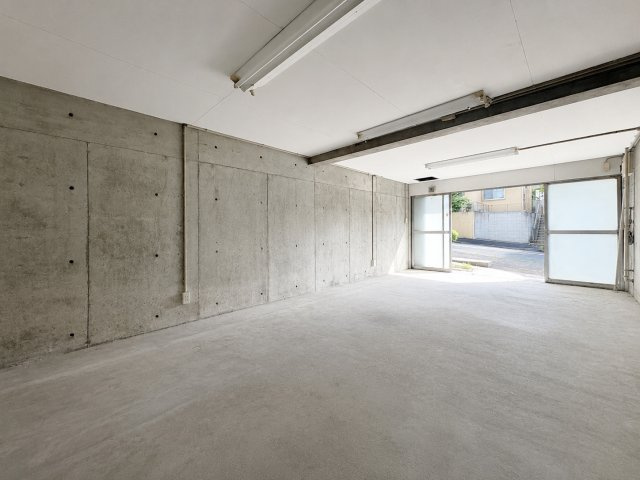 【駐車場】 | ◆青葉区荏子田1丁目　中古戸建◆ | ◆大切なお車の維持管理に便利な地下車庫。雨や風をしのげる駐車場です。