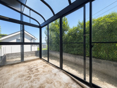 【バルコニー】 | ◆青葉区荏子田1丁目　中古戸建◆ | ◆気持ちのいい空が見渡せる広いバルコニー。爽やかな風を感じて、心躍る素敵な暮らしがはじまります。通風・採光にも優れ、心地よい光と風があふれています♪