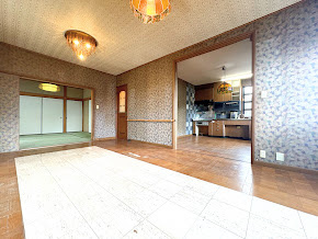 【洋室】 | ◆青葉区荏子田1丁目　中古戸建◆ | ◆一家だんらんのスペースとなるＬＤＫ。窓から明るい光が差し込み、思わず家族の会話も弾む快適な空間。
