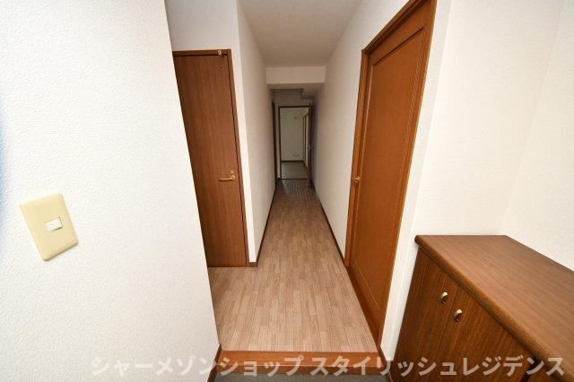 アレックス若園の玄関