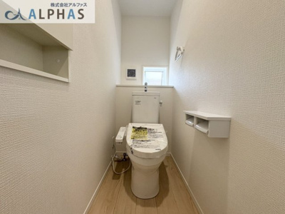 【トイレ】 | 三木市志染町東自由が丘一丁目　新築戸建 | ■清潔感あふれる洗浄便座付きトイレ♪