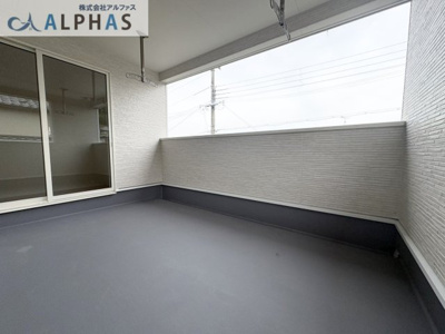【バルコニー】 | 三木市志染町東自由が丘一丁目　新築戸建 | ■南向きのワイドバルコニーのため快適にお洗濯がたくさん干せます♪