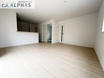 【居間・リビング】 | 三木市志染町東自由が丘一丁目　新築戸建 | ■家族とのコミュニケーションがとりやすいリビング♪