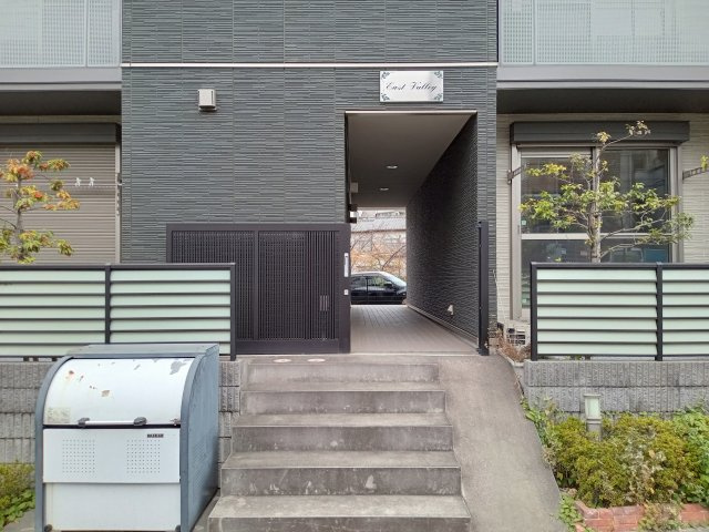 川崎市多摩区生田８丁目のアパートのエントランス