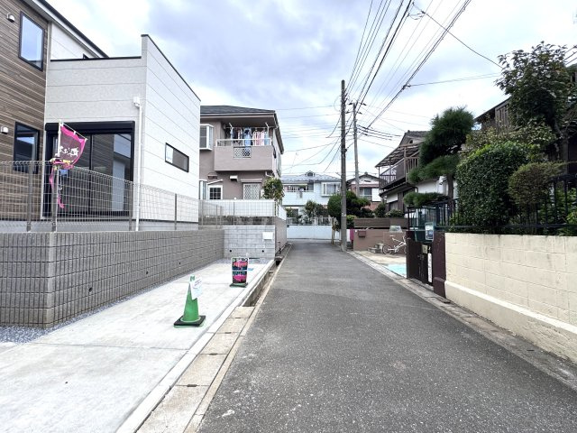 流山市東深井新築戸建【東深井小学校:9分】の前面道路含む現地写真|東側前面道路