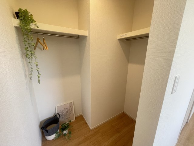 豊見城市金良Ⅲ（全10棟）G号棟の収納|G号棟　洋室7.5帖＋WIC＋収納付き♪