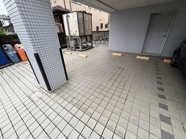 ヴィラ寿の駐車場