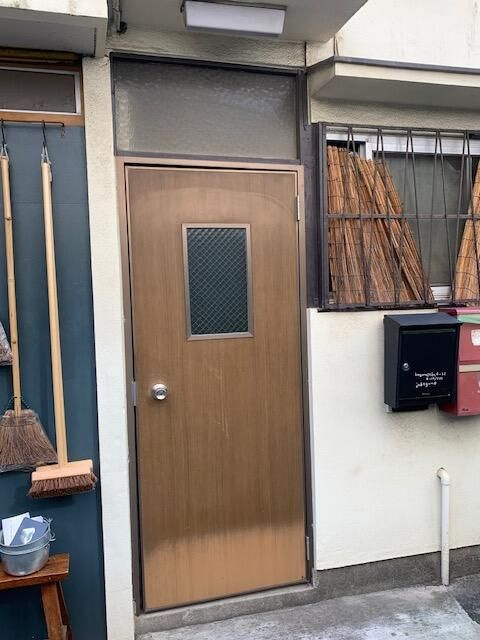 細井荘の玄関
