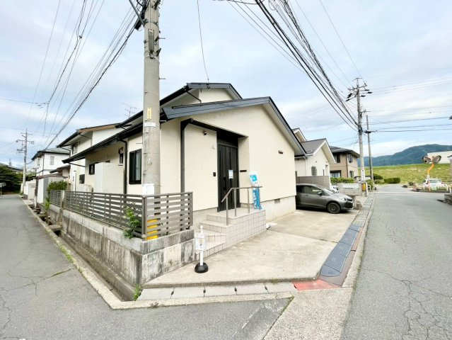 長野市大字大豆島　中古戸建の前面道路含む現地写真