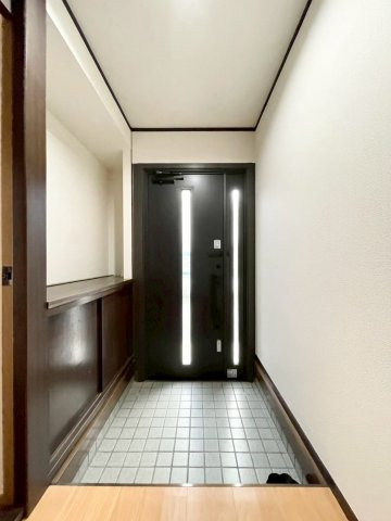 長野市大字大豆島　中古戸建の玄関