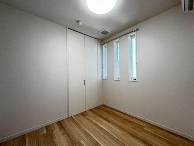 【内装】 | オーキッド | 明るい色調の室内です
